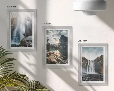 Bilderwand mit Wasserfällen in den Bergen und wunderschönen Naturlandschaften