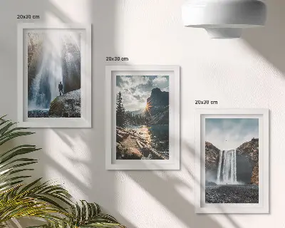 Bilderwand mit Wasserfällen in den Bergen und wunderschönen Naturlandschaften