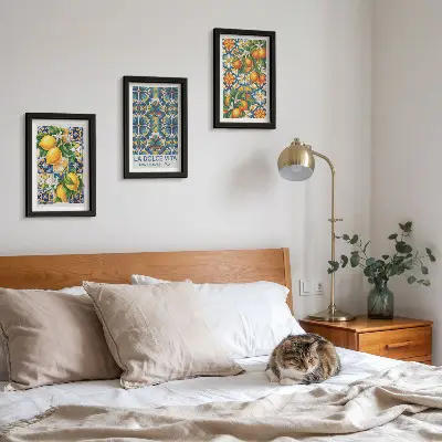 Bilderwand mit Zitronen- und Orangenblüten in farbenfrohen Mustern