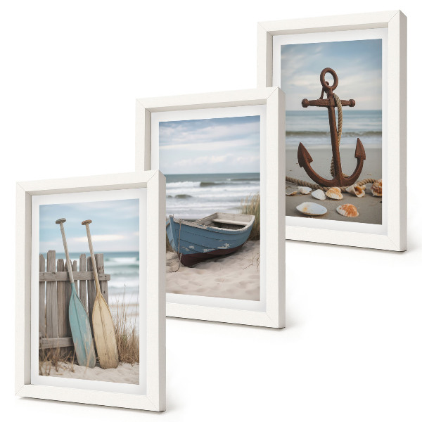Bilderwand Ein Strand mit einem Ruderboot und einem Anker im Sand