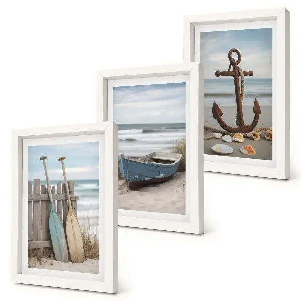 Bilderwand mit Motiv von Strand, Ruderboot und Anker im Sand
