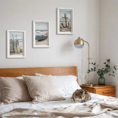 Bilderwand mit Motiv von Strand, Ruderboot und Anker im Sand
