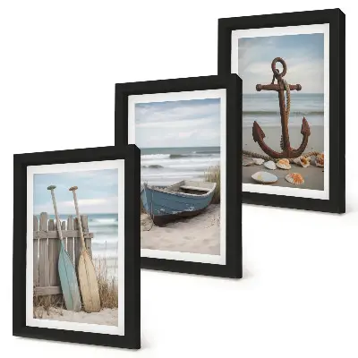 Bilderwand mit Motiv von Strand, Ruderboot und Anker im Sand