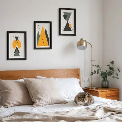 Bilderwand mit abstrakten geometrischen Formen