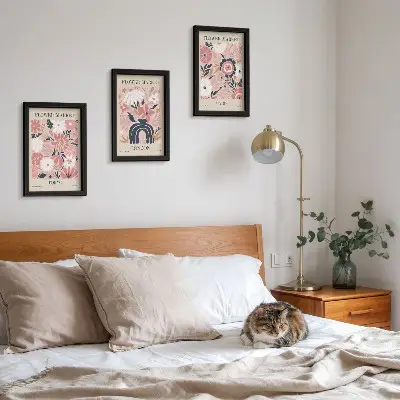 Bilderwand mit Blumenmotiven aus Tokio, London und Paris