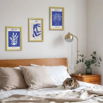 Bilderwand mit abstrakten Kunstdrucken von Henri Matisse