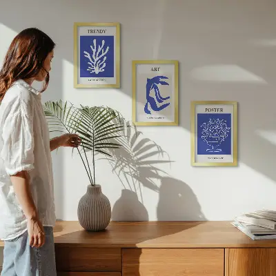 Bilderwand mit abstrakten Kunstdrucken von Henri Matisse