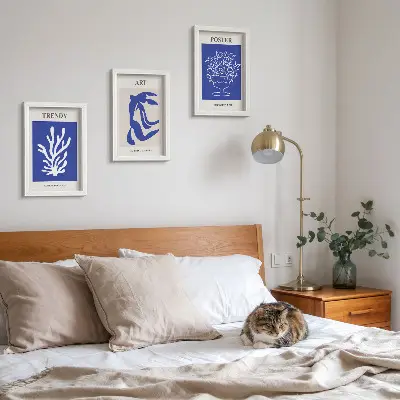 Bilderwand mit abstrakten Kunstdrucken von Henri Matisse