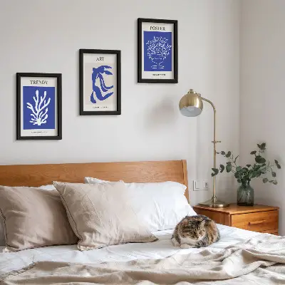 Bilderwand mit abstrakten Kunstdrucken von Henri Matisse