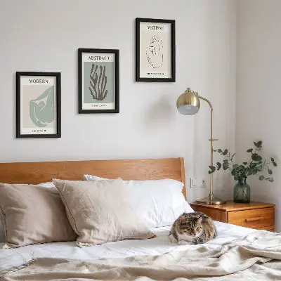 Bilderwand mit stilvollen abstrakten Gemälden von Henri Matisse