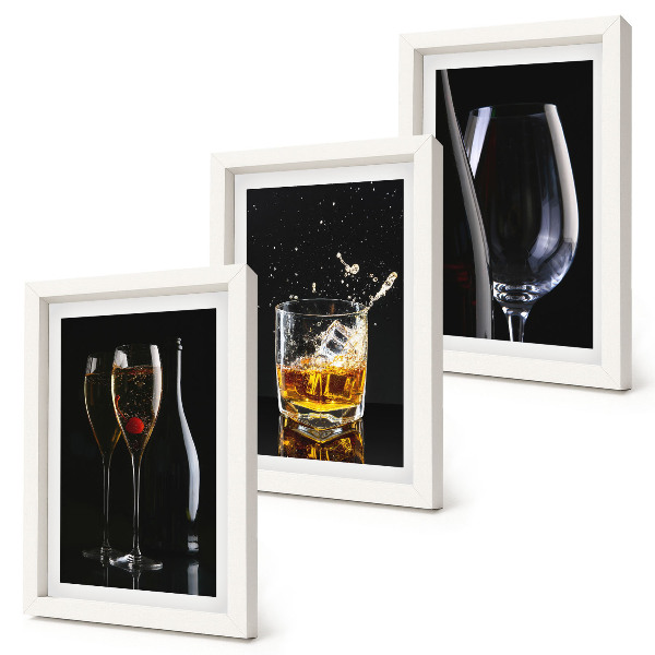 Fotowand Weingläser und Whiskygläser auf schwarzem Hintergrund