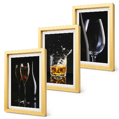 Fotowand Weingläser und Whiskygläser auf schwarzem Hintergrund