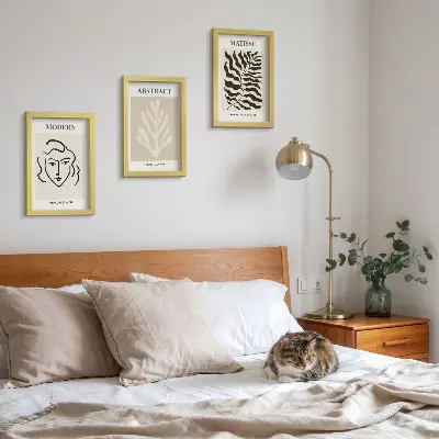 Fotowand mit Gesichts- und Blätterillustrationen im Stil von Henri Matisse