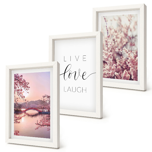 Bilderwand Blumenmotive mit einer Brücke und einer Inschrift