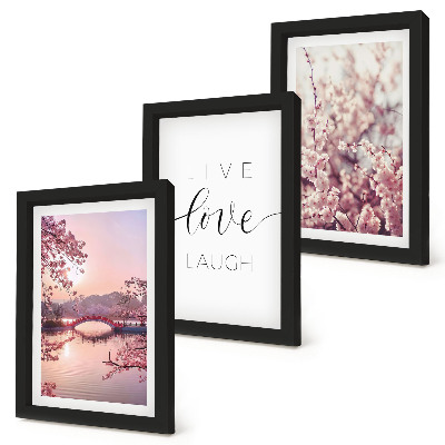 Bilderwand Blumenmotive mit einer Brücke und einer Inschrift