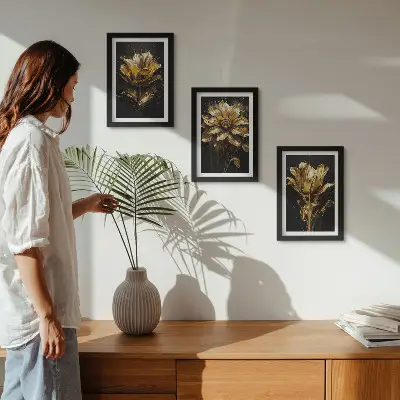 Fotowand mit Blumen in Gelbtönen auf dunklem Hintergrund