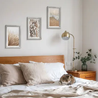 Bilderwand mit Strandmotiven, Muscheln und Meereswellen