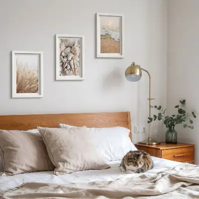 Bilderwand mit Strandmotiven, Muscheln und Meereswellen