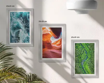 Bilderset mit Rahmen Wasser in Bewegung in einer Schlucht mit grünem Wald