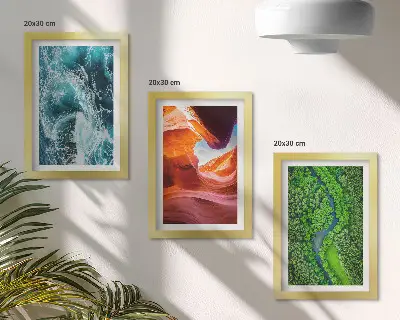 Bilderset mit Rahmen Wasser in Bewegung in einer Schlucht mit grünem Wald