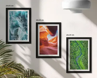 Bilderset mit Rahmen Wasser in Bewegung in einer Schlucht mit grünem Wald