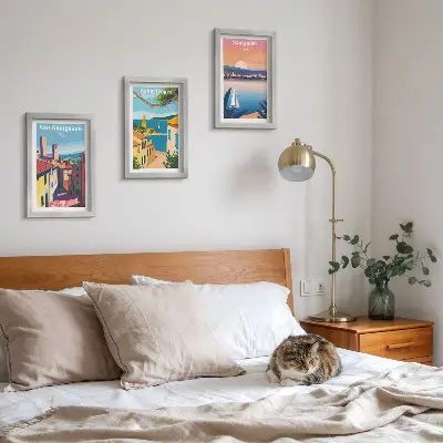 Bilderwand mit italienischen Städten und nostalgischen Küstenlandschaften