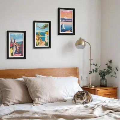 Bilderwand mit italienischen Städten und nostalgischen Küstenlandschaften