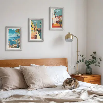 Bilderwand mit beliebten Städten im Retro-Illustrationsstil
