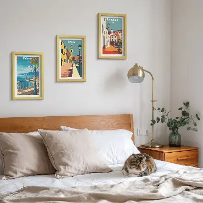 Bilderwand mit beliebten Städten im Retro-Illustrationsstil