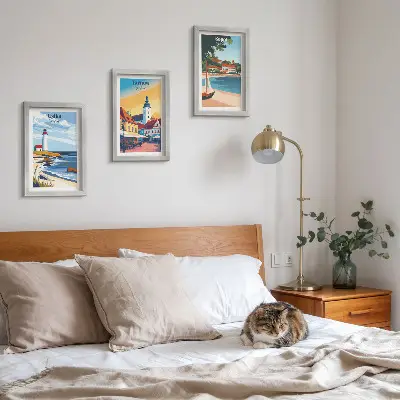 Bilderwand mit Ansichten polnischer Städte wie Ustka, Tarnów und Sopot