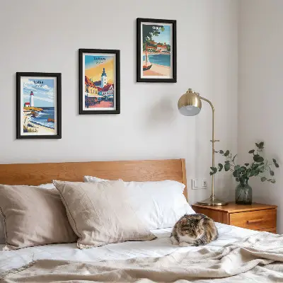 Bilderwand mit Ansichten polnischer Städte wie Ustka, Tarnów und Sopot