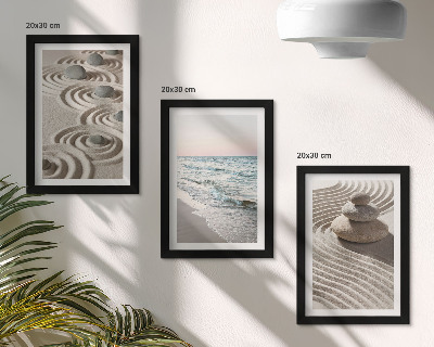 Fotowand Ruhige Wellen aus Sand und Wasser mit Steinen am Strand
