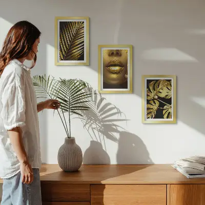 Bilderset mit Rahmen Motiv mit Palmenblättern, Frauengesicht und Monstera-Blättern