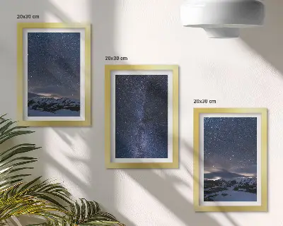 Bilderwand mit Motiv von einem Nachthimmel mit Sternen und einer Berglandschaft