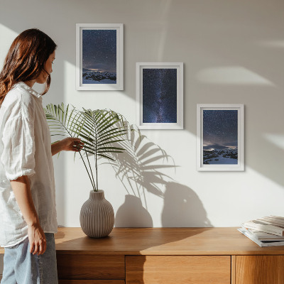 Bilderwand Nachthimmel mit Sternen und einer Berglandschaft