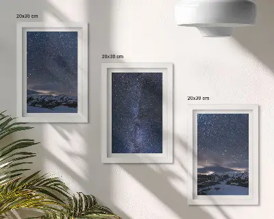 Bilderwand mit Motiv von einem Nachthimmel mit Sternen und einer Berglandschaft