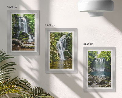 Bilderwand Wasserfälle in grüner Umgebung mit Steinen und Wasser