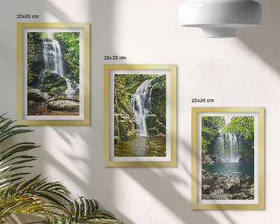 Bilderwand Wasserfälle in grüner Umgebung mit Steinen und Wasser