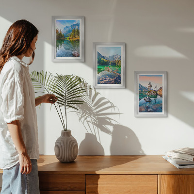 Bilderwand Bergseen mit Wasser und umgebender Naturlandschaft