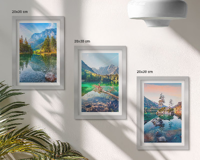 Bilderwand Bergseen mit Wasser und umgebender Naturlandschaft