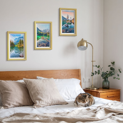 Bilderwand Bergseen mit Wasser und umgebender Naturlandschaft