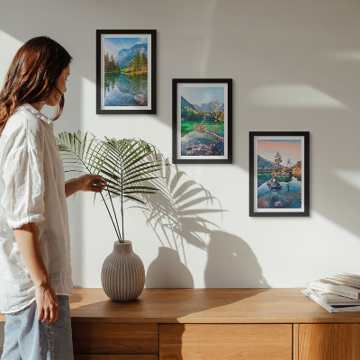 Bilderwand Bergseen mit Wasser und umgebender Naturlandschaft