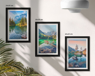 Bilderwand Bergseen mit Wasser und umgebender Naturlandschaft