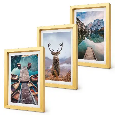 Bilderwand mit See, Booten, Hirschen und Berglandschaft
