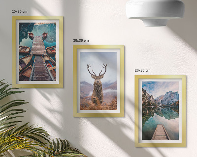 Bilderwand See mit Booten, Hirschen und Berglandschaft