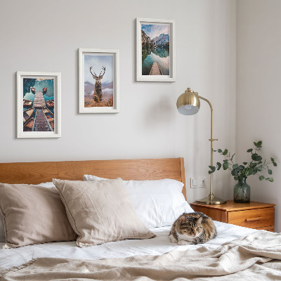 Bilderwand See mit Booten, Hirschen und Berglandschaft