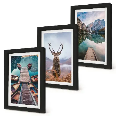 Bilderwand mit See, Booten, Hirschen und Berglandschaft