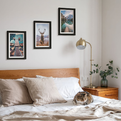 Bilderwand See mit Booten, Hirschen und Berglandschaft