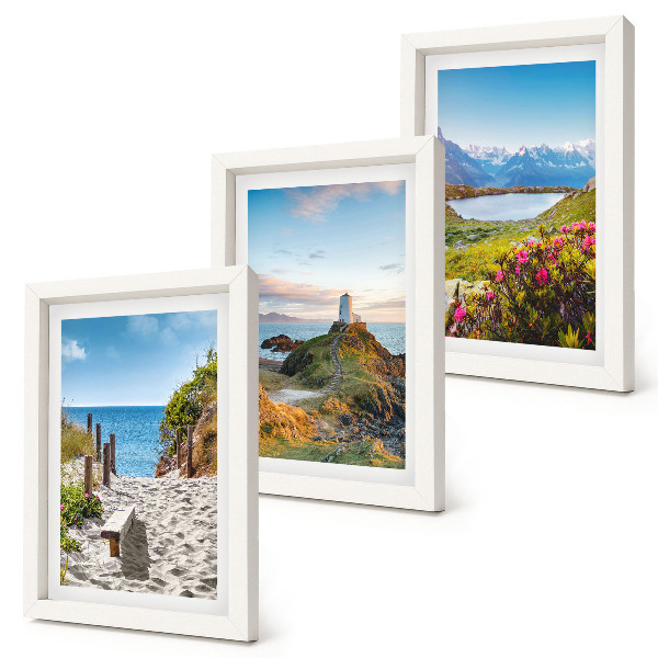 Bilderwand Blick auf den Leuchtturm, den Strand, die Berge und die Blumen