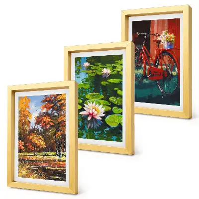 Bilderwand mit Herbstfarben, Seerosenteich und Fahrrad auf der Terrasse